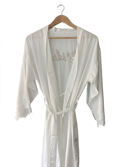 Satijnen kimono geborduurd